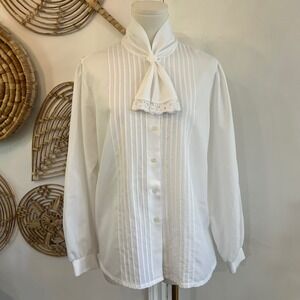 Vintage Judy Bond White Polyester Blouse Lace Tie Neck Pintuck Pleated Top M/L